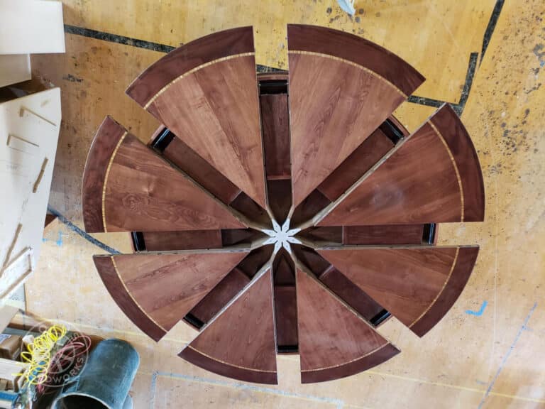 8 Leaf Expanding Round Table Extended Top View - Macky