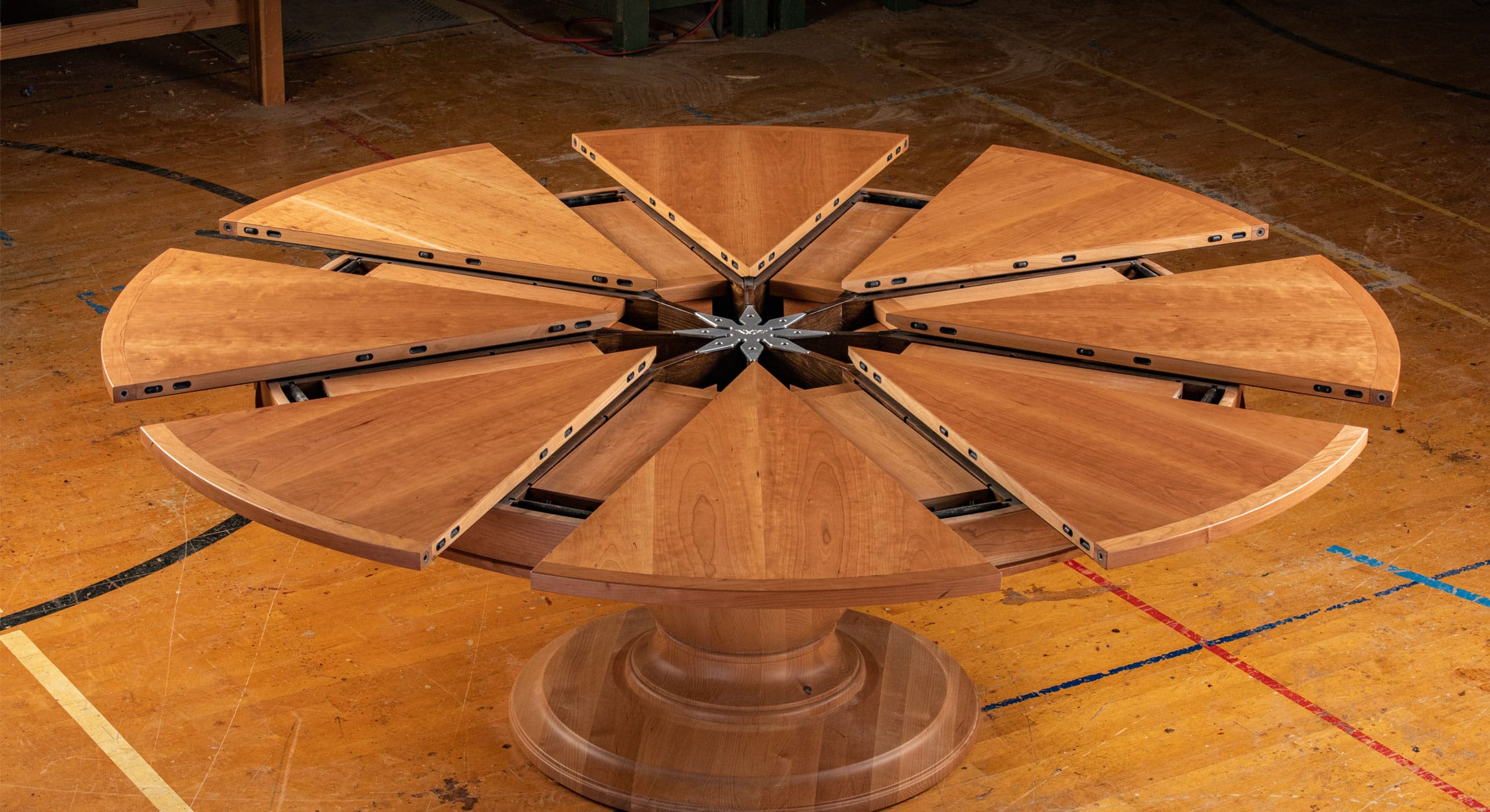 Eko Round extendable wooden table by La Seggiola