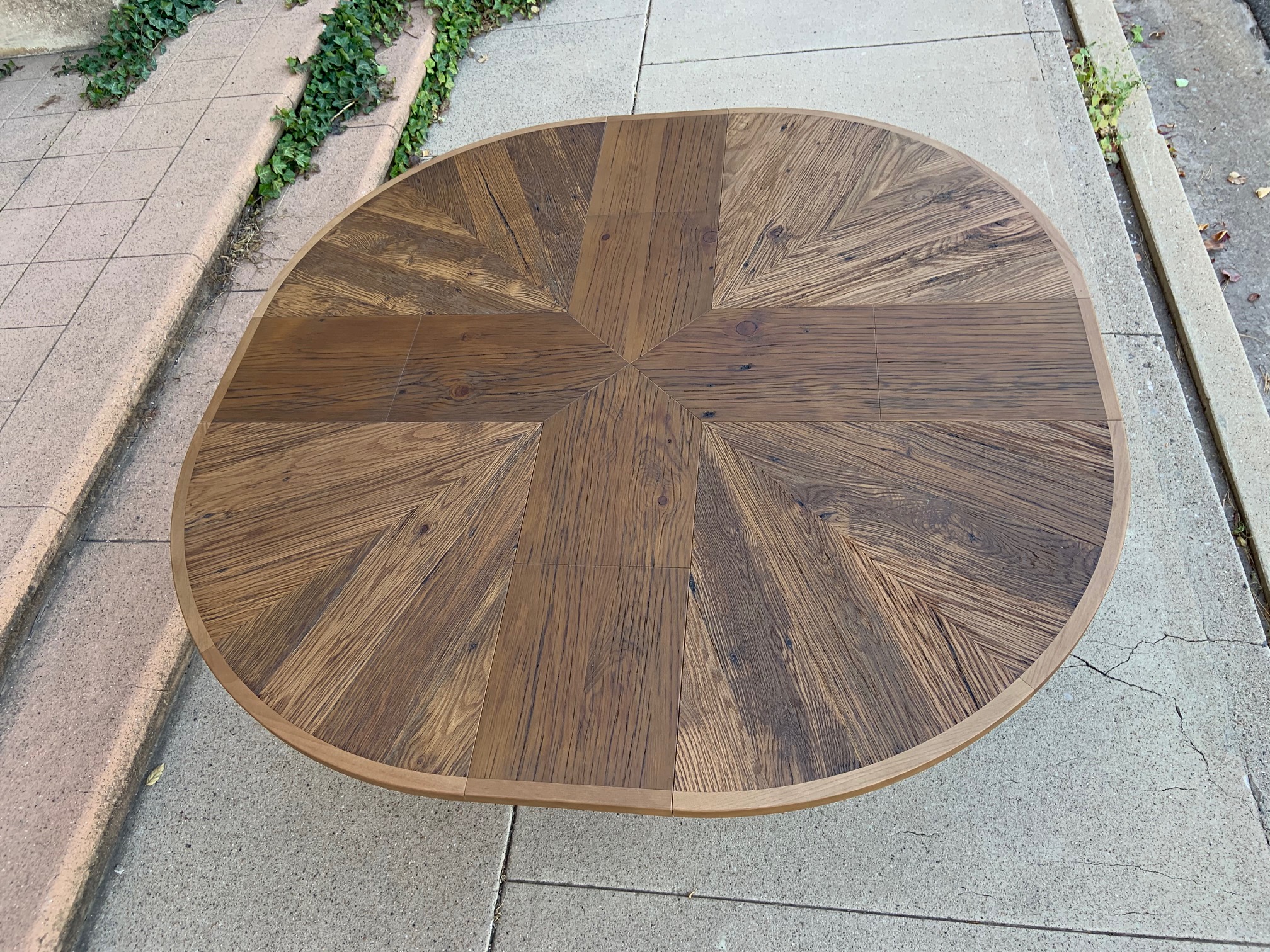 4 Leaf Expanding Round Table Top View - Binder
